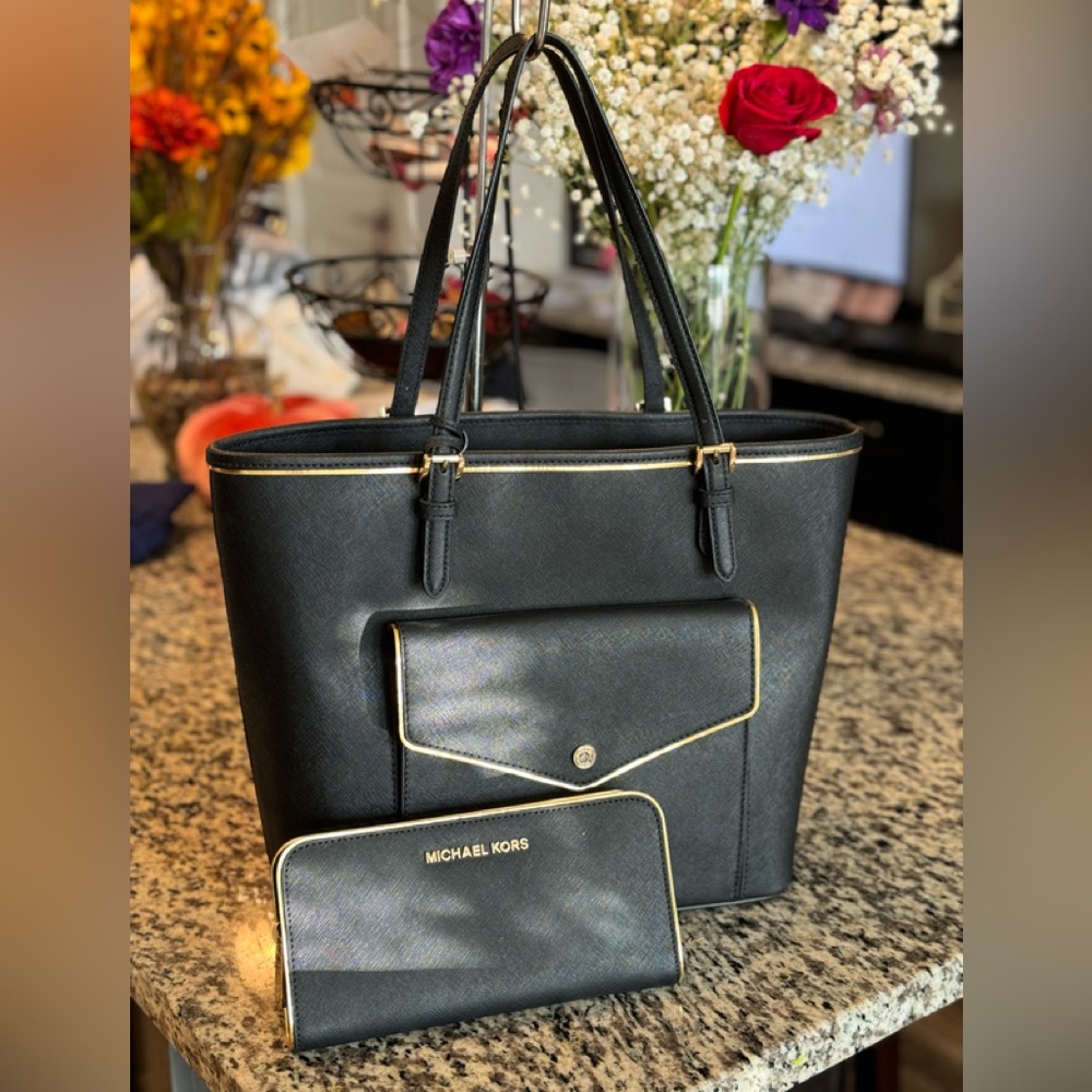 Michael Kors purse w/ matching wallet-Authentic